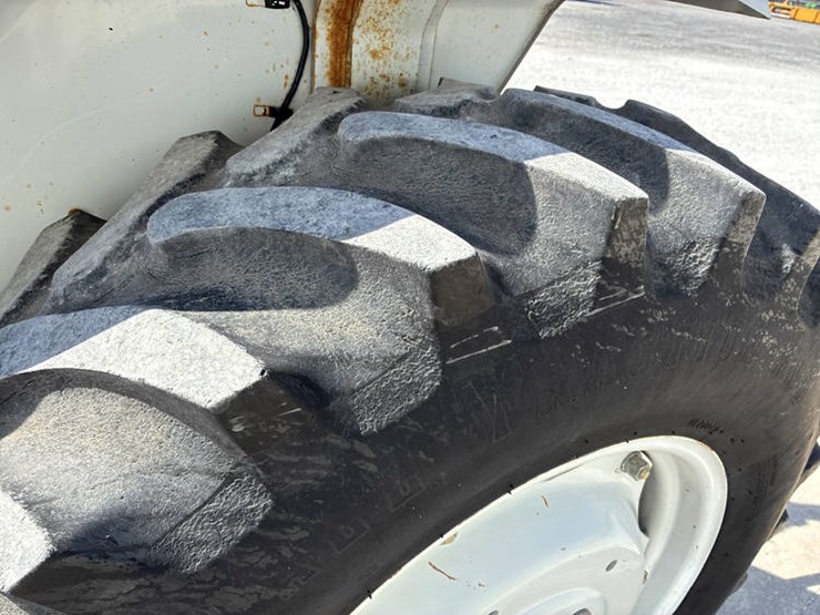 new-holland-2120-image-63