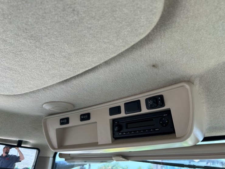 2014-john-deere-8270r-image-46