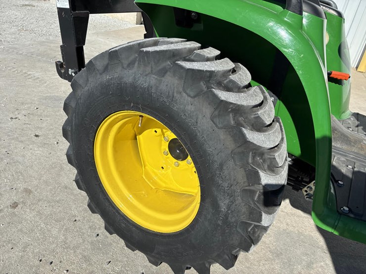 2018-john-deere-3038e-image-39