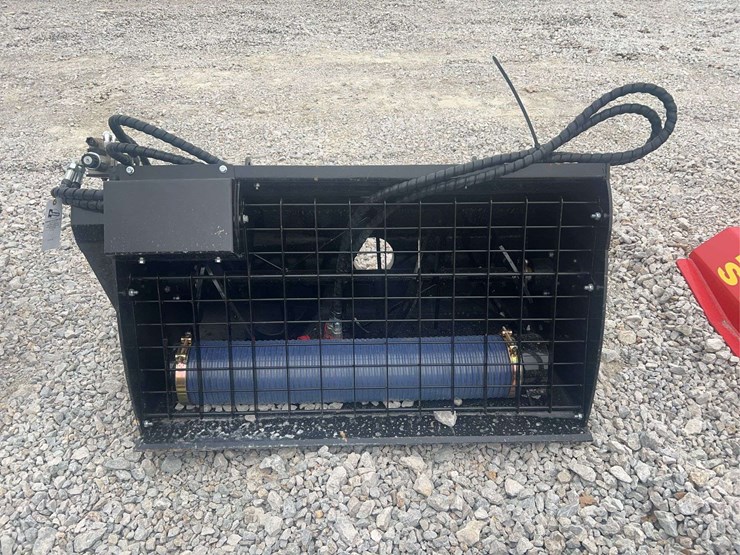 giyi-hydraulic-skid-steer-mixing-bucket-image-1