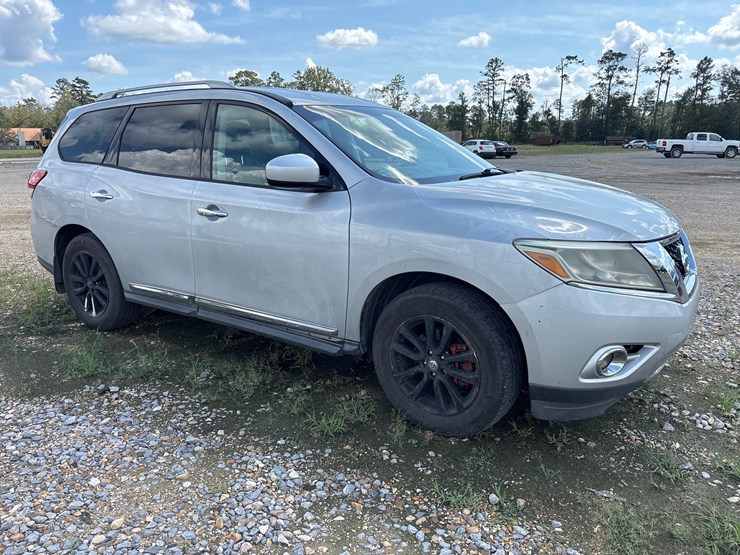 2013-nissan-pathfinder-image-2