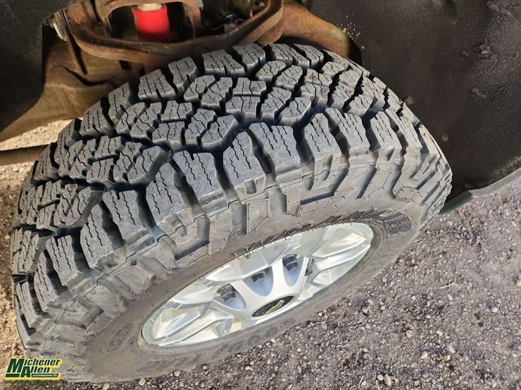 2021-chevrolet-silverado-2500hd-image-32