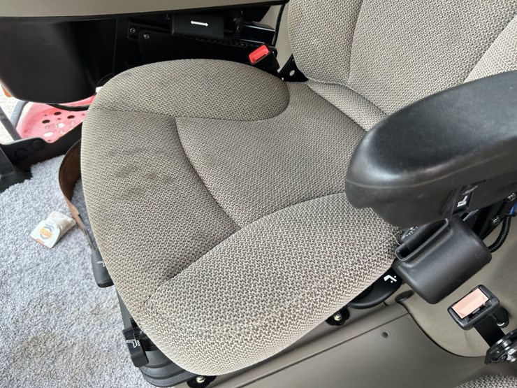 2019-case-ih-8250-image-39