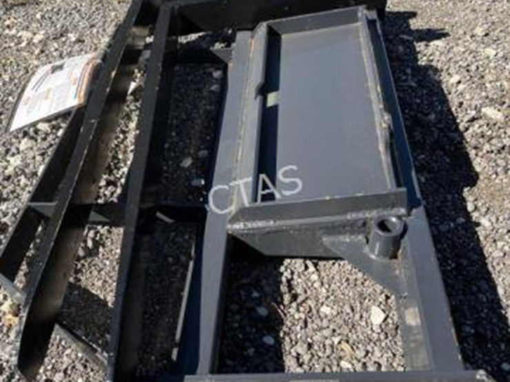 #94-•-mini-skid-steer-pallet-fork-frame-image-3