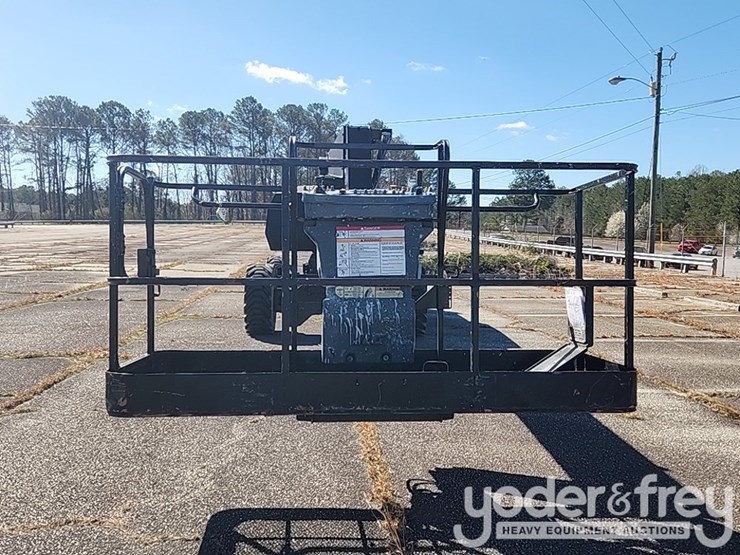 2014-jlg-800aj-image-22