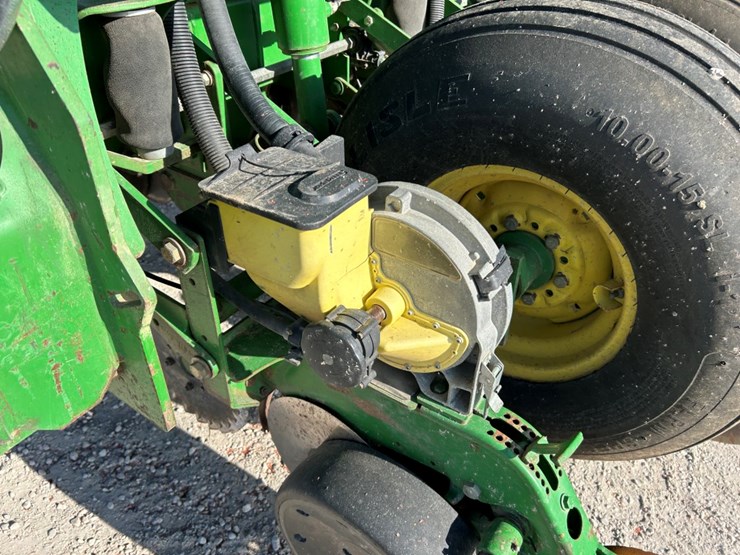 2004-john-deere-1790-image-12