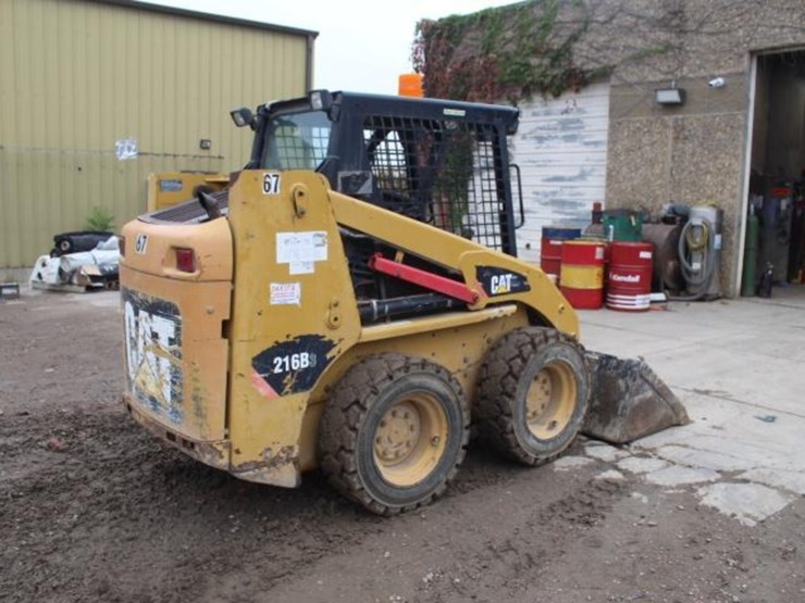 2013-caterpillar-216b-image-3