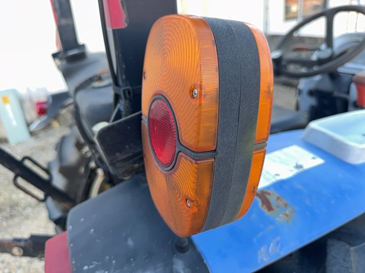 new-holland-boomer-30-image-25