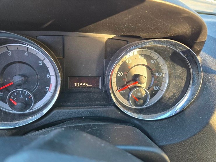 2015-dodge-grand-caravan-sxt-image-3