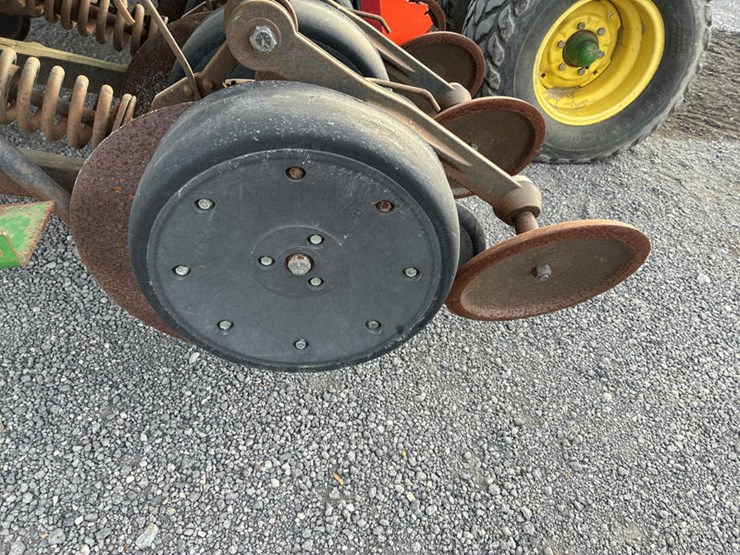 2009-john-deere-1590-image-16