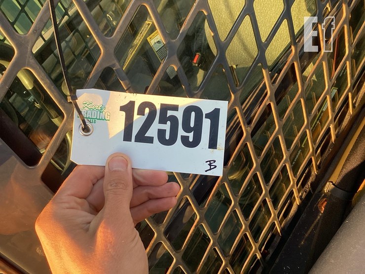 2021-deere-325g-image-22