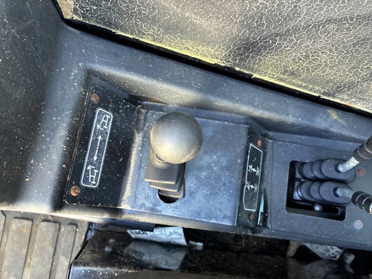 2015-caterpillar-tl943c-image-66