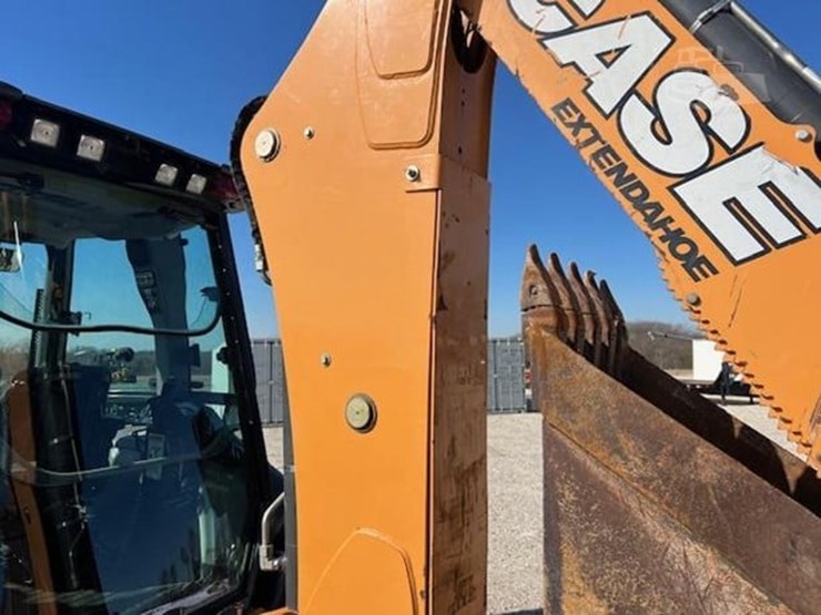 2017-case-580sn-image-45