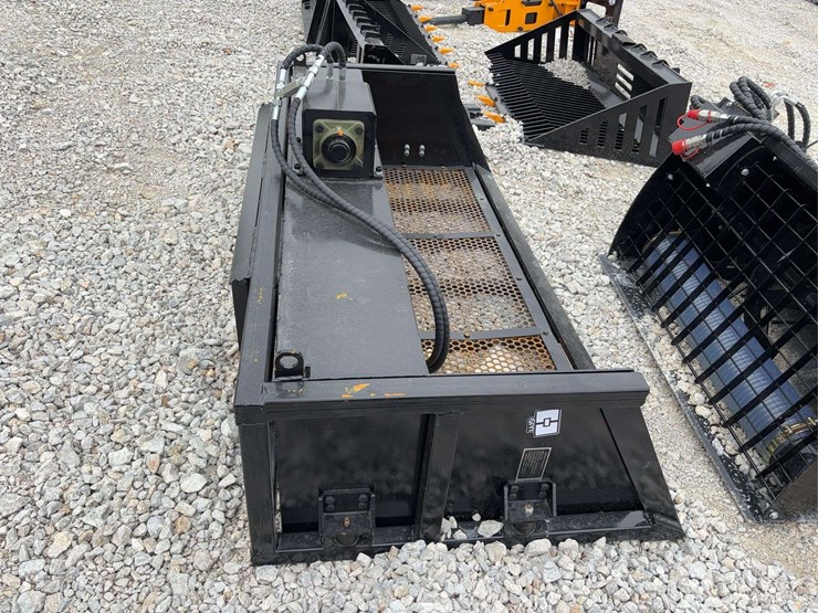 skid-steer-vibrating-bucket-image-4