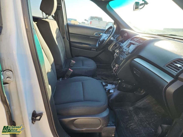 2017-ford-explorer-image-18