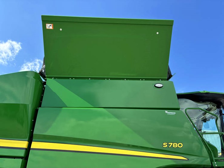 2023-john-deere-s780-image-32