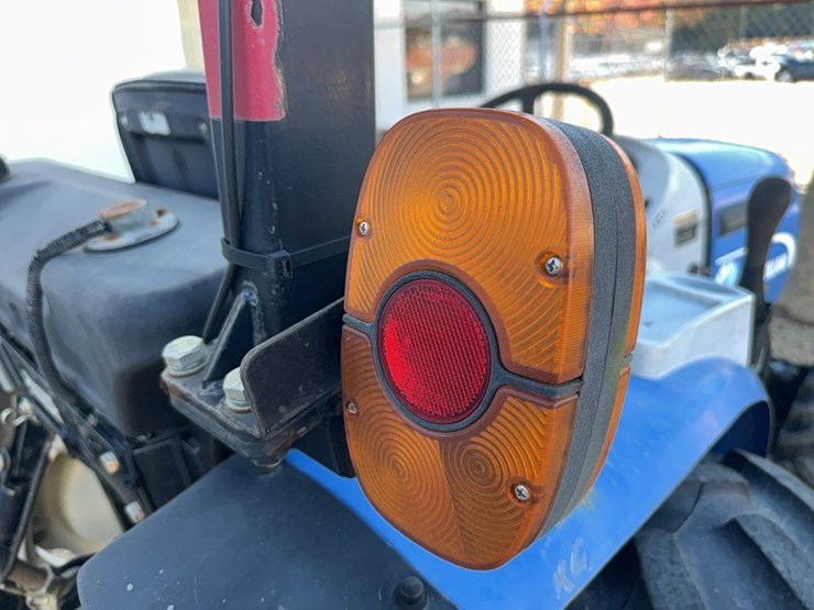 new-holland-boomer-30-image-24