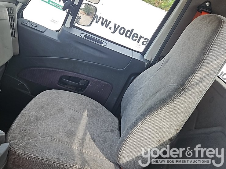 2017-international-8600-image-53