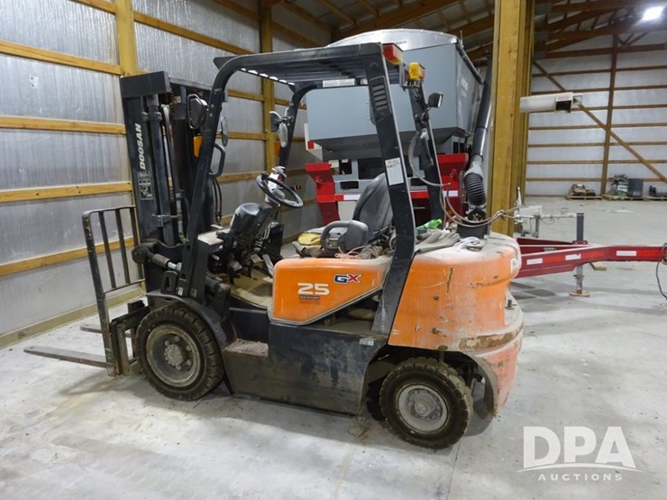 doosan-25-forklift-(pz14059,-unit-109307)-image-3
