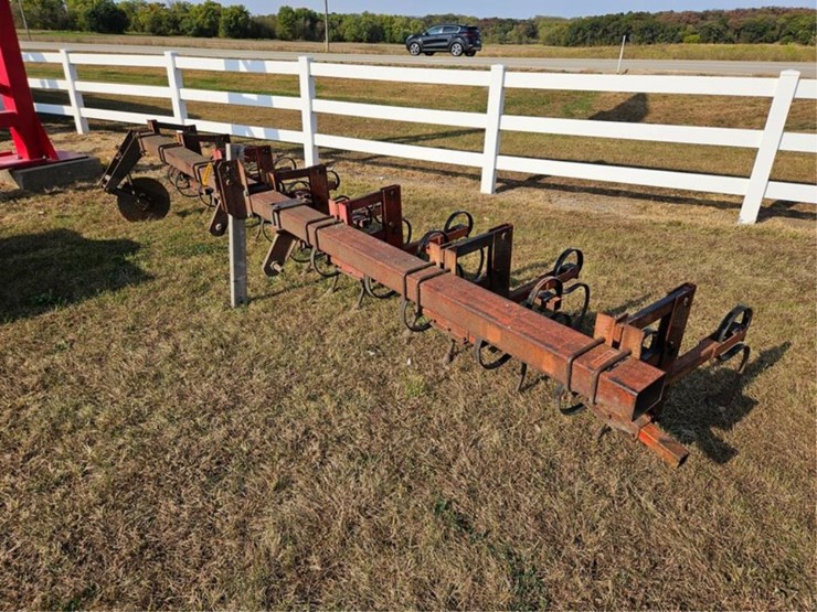 #3020-•-3pt-6-row-vibra-shank-cultivator-image-1