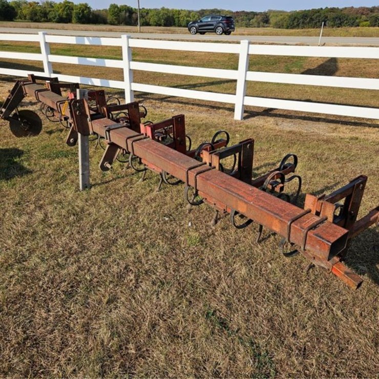 #3020 • 3pt 6 Row Vibra Shank Cultivator