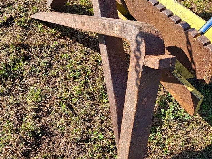 white-2-78-industrial-tractor-image-34