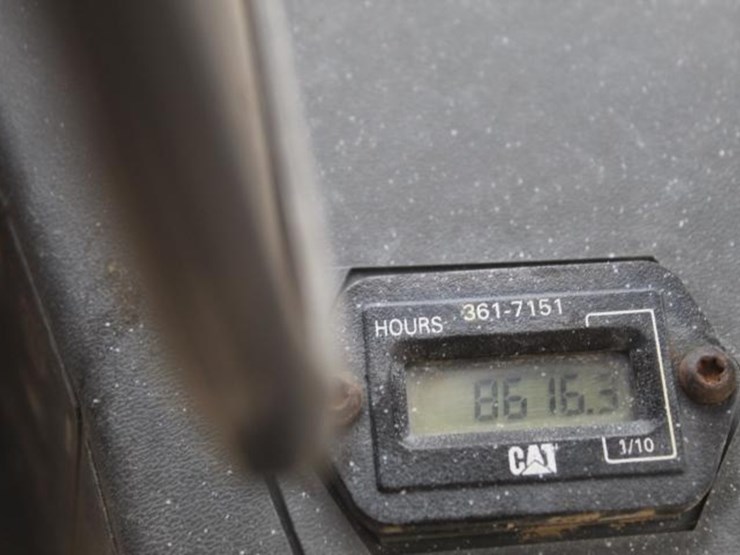 2013-caterpillar-216b-image-7