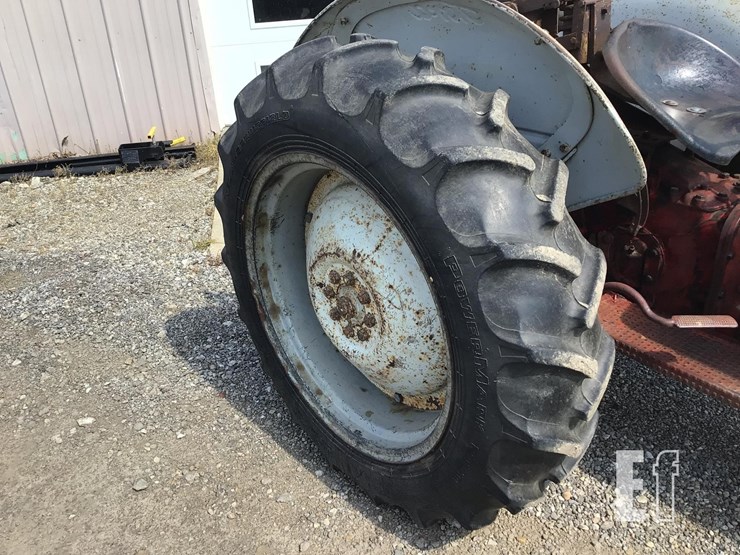 1952-ford-8n-image-14