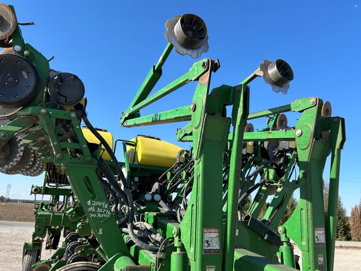 2004-john-deere-1790-image-52