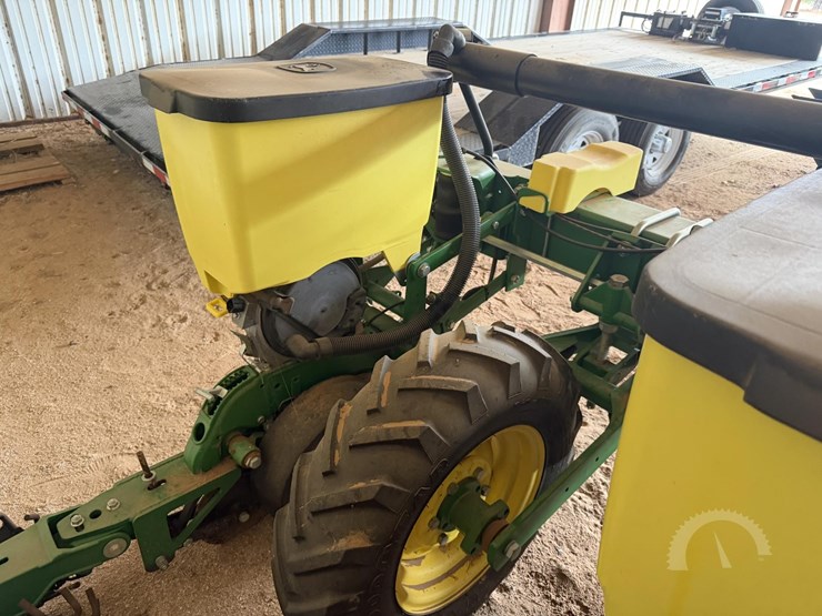 2021-john-deere-1725-image-19