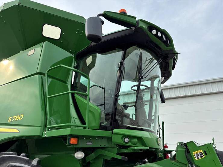 2018-john-deere-s780-image-22