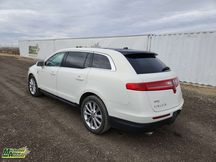 2012-lincoln-mkt-image-2