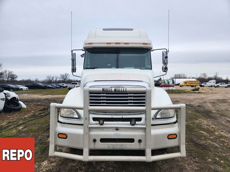 2002-freightliner-columbia-120-image-11