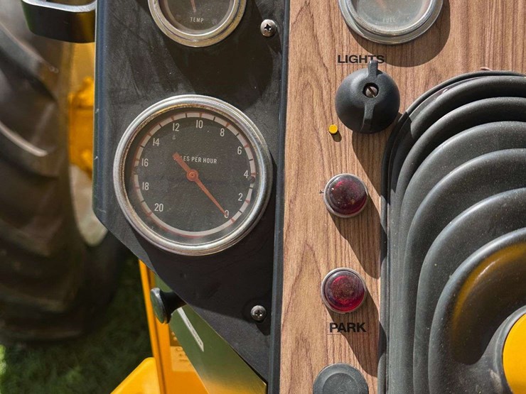 minneapolis-moline-g850-image-54