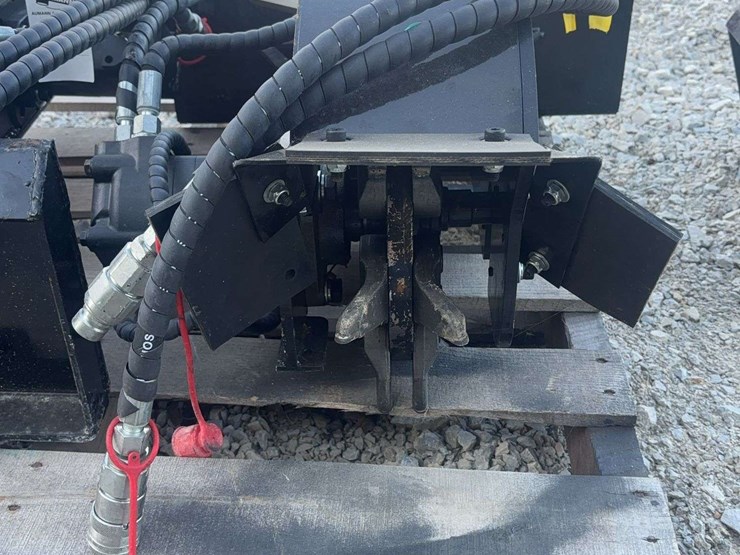 mini-skid-steer-stump-grinder-image-4