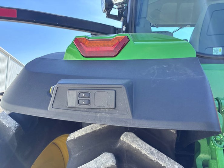 2023-john-deere-8r-370-image-25