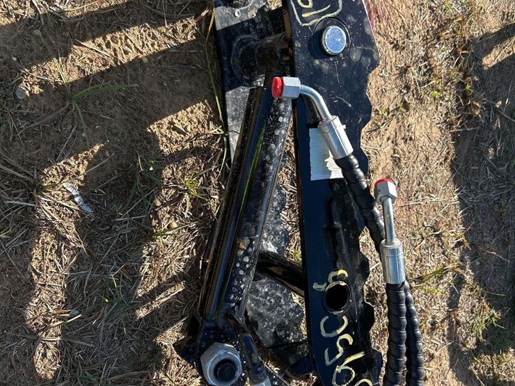 2025-hydraulic-thumb-image-1