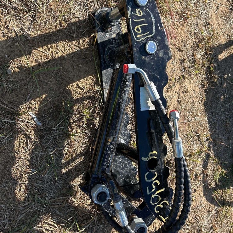 2025 Hydraulic Thumb