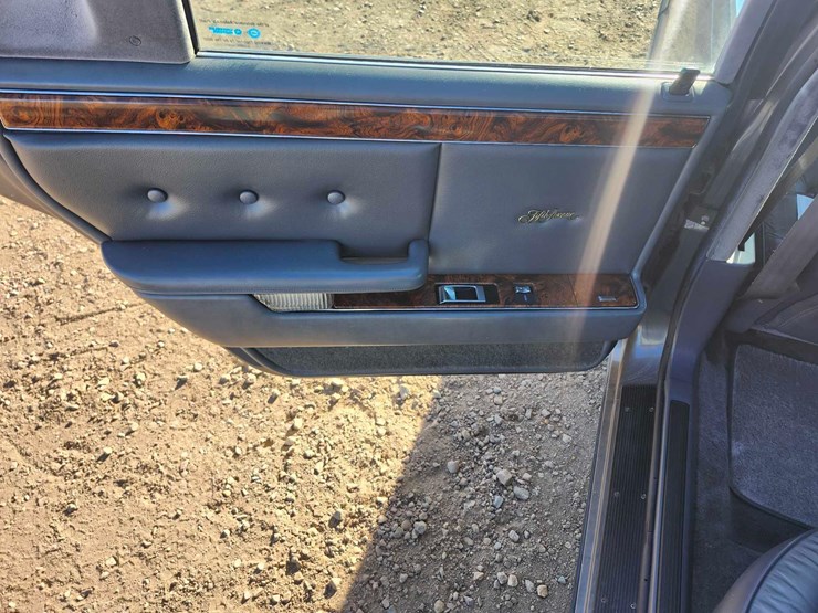 1990-chrysler-new-yorker-fifth-avenue-image-16