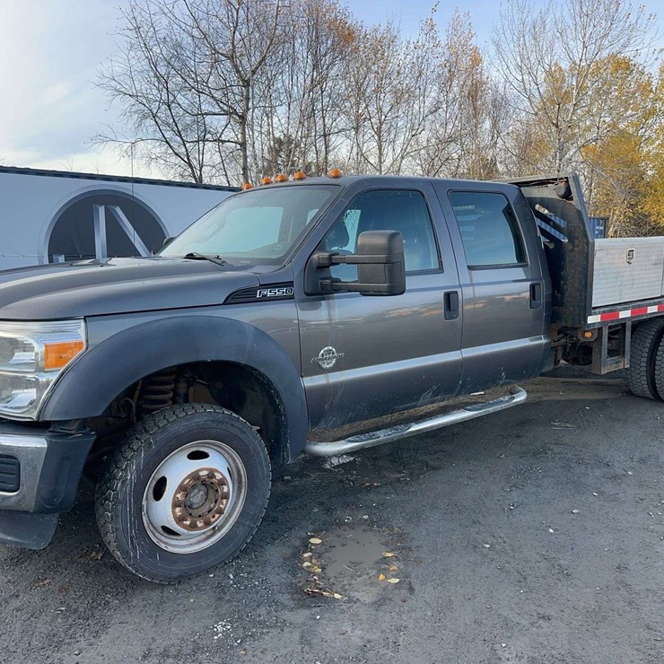 2011 FORD F550 XL
