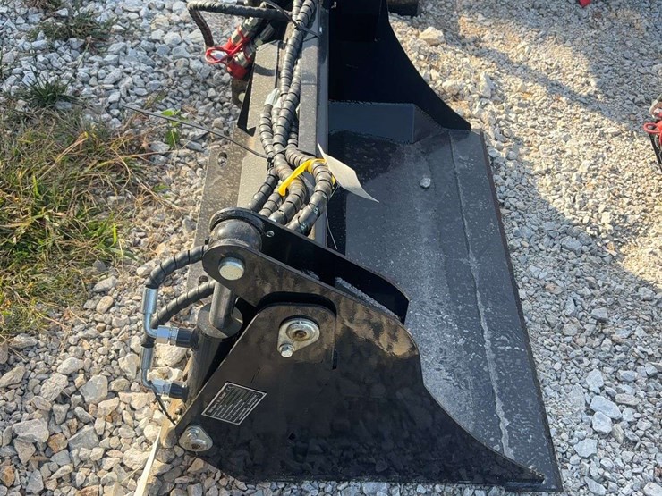 mini-skid-steer-4-in-1-bucket-image-4