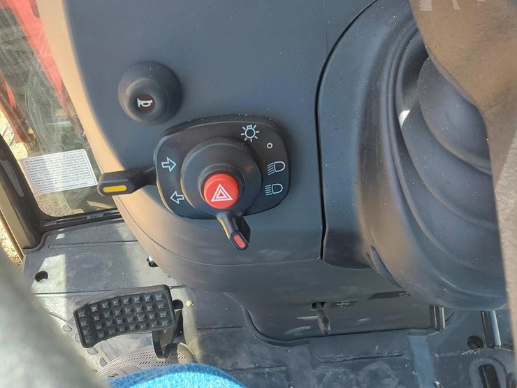 2023-mahindra-1635-hst-image-29