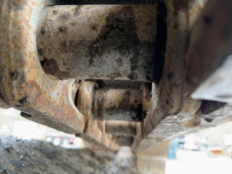 2004-caterpillar-330cl-hydraulic-excavator-image-21