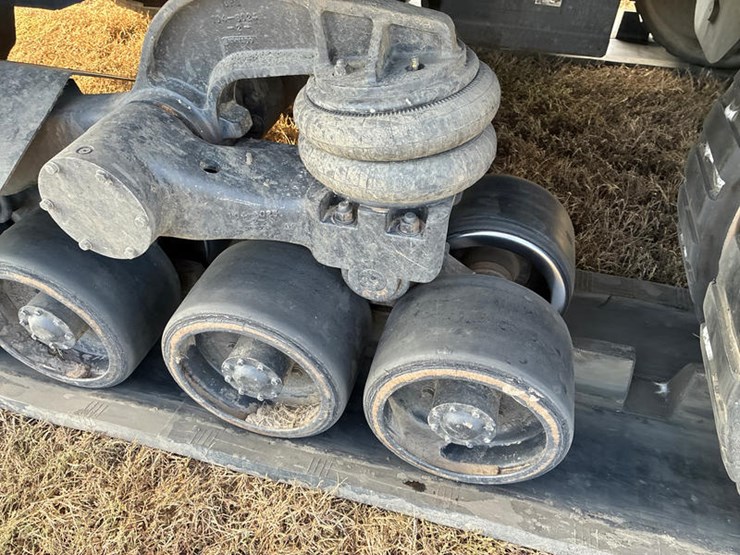 #114632-•-cat-85e-#6js00405-image-55