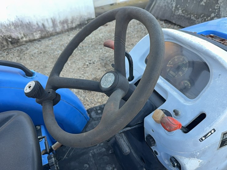 new-holland-boomer-30-image-48