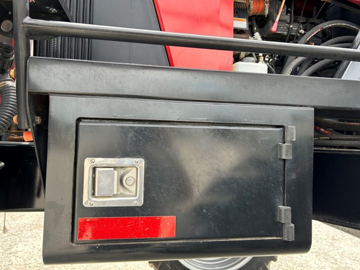 2014-case-ih-3200b-image-96