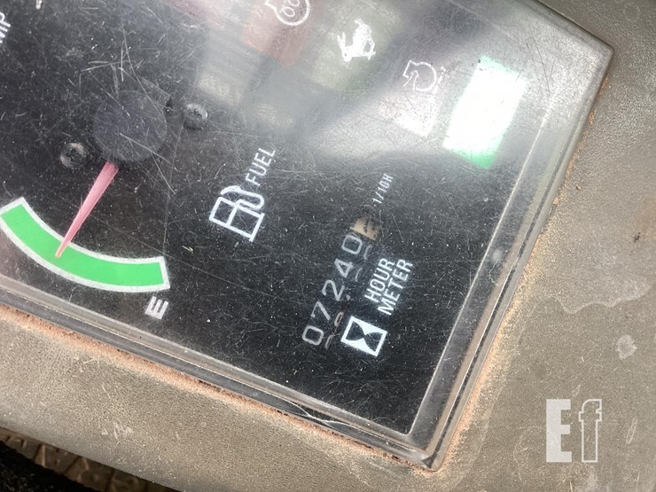 2013-takeuchi-tb180fr-image-21