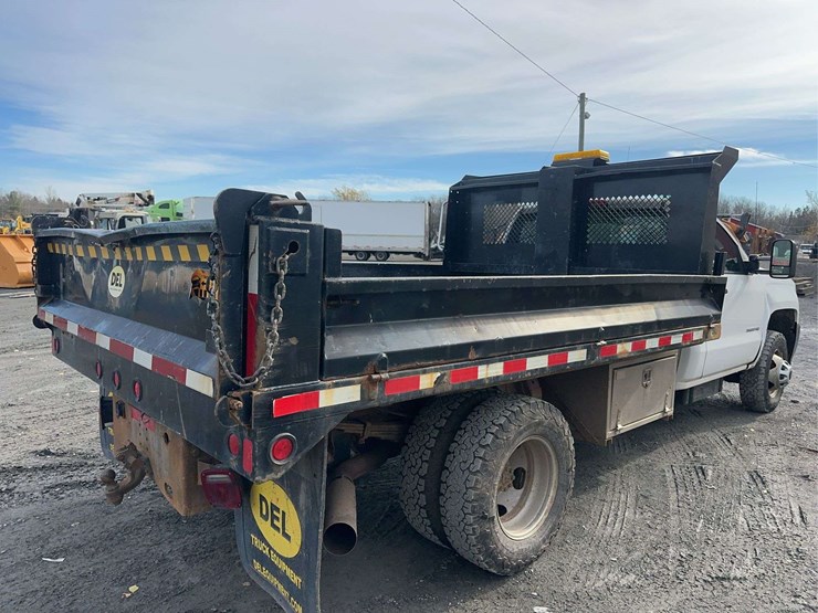 2015-chevrolet-3500hd-image-5