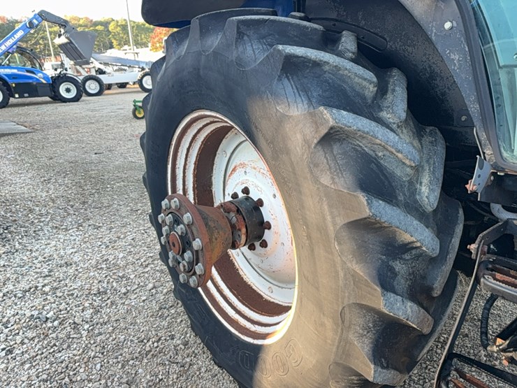 new-holland-t6070-image-10