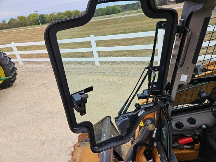 #3068-•-case-sr280-skid-loader-image-18